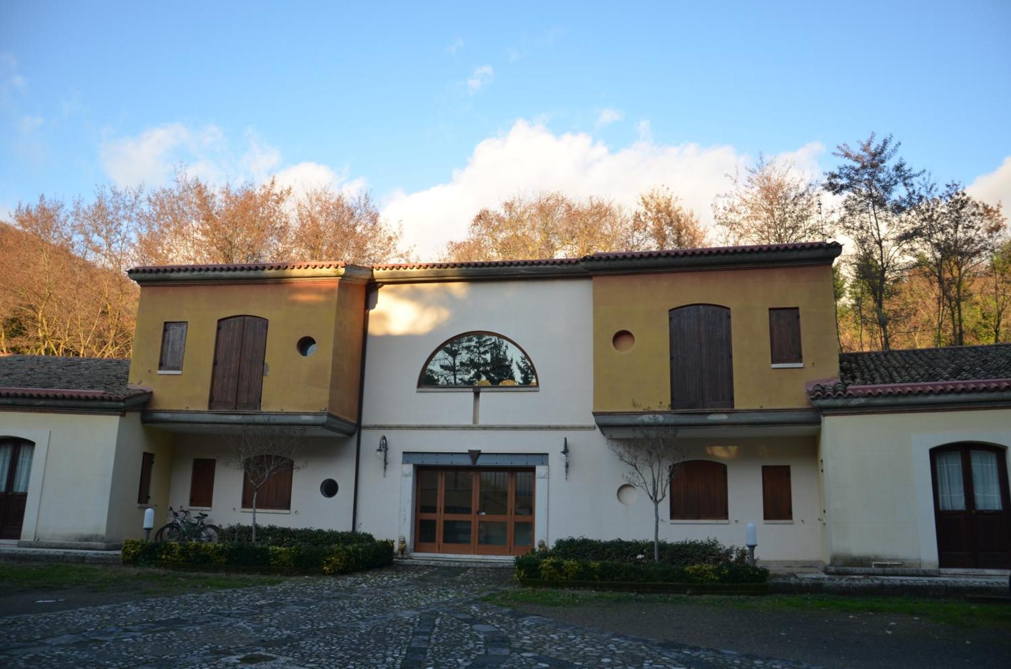Borgo Villa Maria Monticchio  Exterior photo